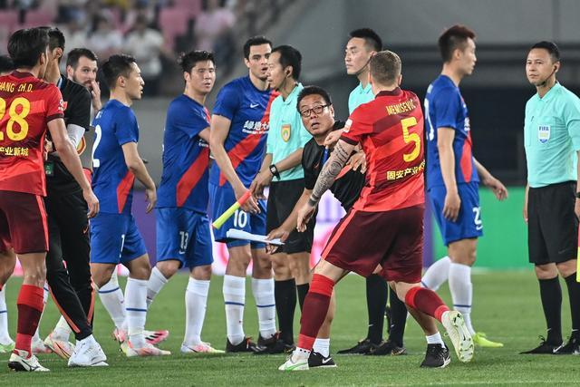 迪马：英超两队愿开价5000万欧求购巴图里纳，科莫拒绝出售球员
